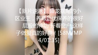 【极品稀缺 破解摄像头】JK风小姐姐更衣间拿手机自拍 多角度偷拍