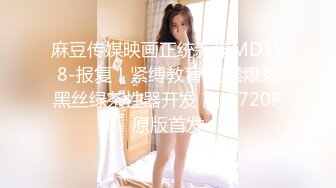 很有感觉的小少妇露脸让小哥揉着骚奶子跟狼友撩骚，掰开逼逼看特写深喉大鸡巴，多体位无套蹂躏抽插口爆吞精