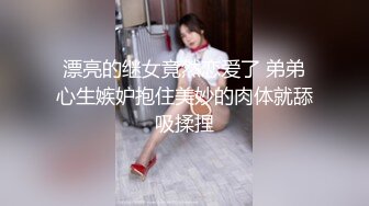 骚气大奶妹子双人爆菊啪啪秀，口交吸蛋骑乘插菊花搞完自己在用道具JJ爆菊，很是诱惑喜欢不要错过