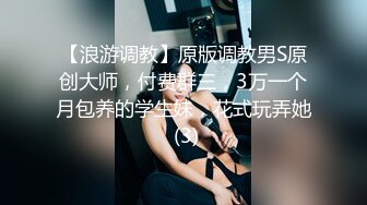 邪恶的房东暗藏摄像头偷拍身材不错的美女租客洗澡洗鲍鱼悠闲的玩手机