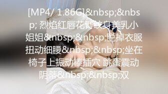 學生們都在做課間眼保健操,無恥同事趁機抄底女教師性感肉色內內