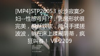 [MP4]牛仔裤白衣妹子啪啪，撩起衣服舔奶翘起屁股口交侧入大力猛操