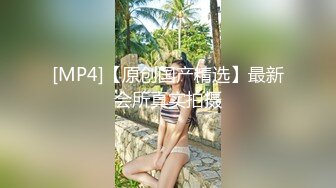 18新人萝莉嫩妹和炮友激情大秀，高清拍摄掰穴舔逼，对着脸特写舔屌口交，按摩器震动嫩穴，骑乘大屁股套弄