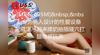 甜美腰细美乳小姐姐和闺蜜一起秀，全裸无毛肥逼掰穴特写，拿出假屌闺蜜帮忙抽插，闺蜜拨开内裤掰开粉穴