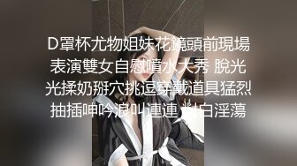 官方售价42元 超高神似关之琳的小美女在和闺蜜买奶茶臭美的蹲下自拍给大家看内裤