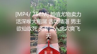 一个变态日本女孩在内裤打手枪后与内裤与精液手淫