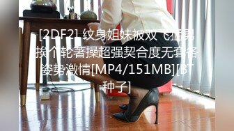 漂亮制服美女3P 身材娇小 同时伺候三根肉棒 嘴叼逼插 被无套输出 非常享受舒坦