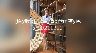 [MP4/ 320M]&nbsp;&nbsp;一龙二凤幸福老哥双女伺候，情趣装两嫩妹跪地舔屌，肛塞尾巴小皮鞭，视角后入美臀，搞得娇喘连连